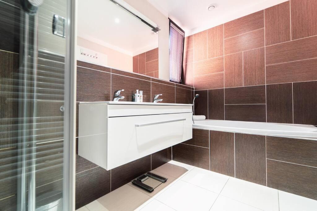 Prague Marina River View Apartment Close To City Centre Free Parking Екстериор снимка