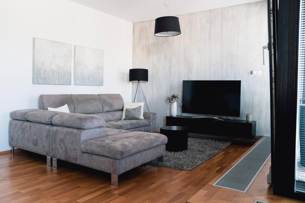 Prague Marina River View Apartment Close To City Centre Free Parking Екстериор снимка