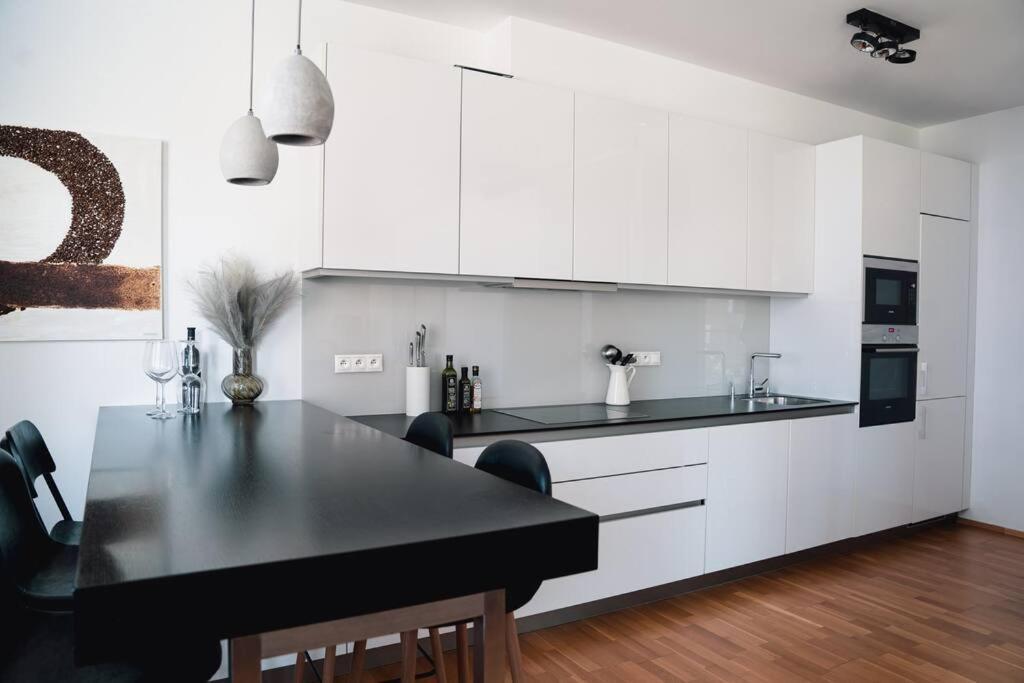 Prague Marina River View Apartment Close To City Centre Free Parking Екстериор снимка