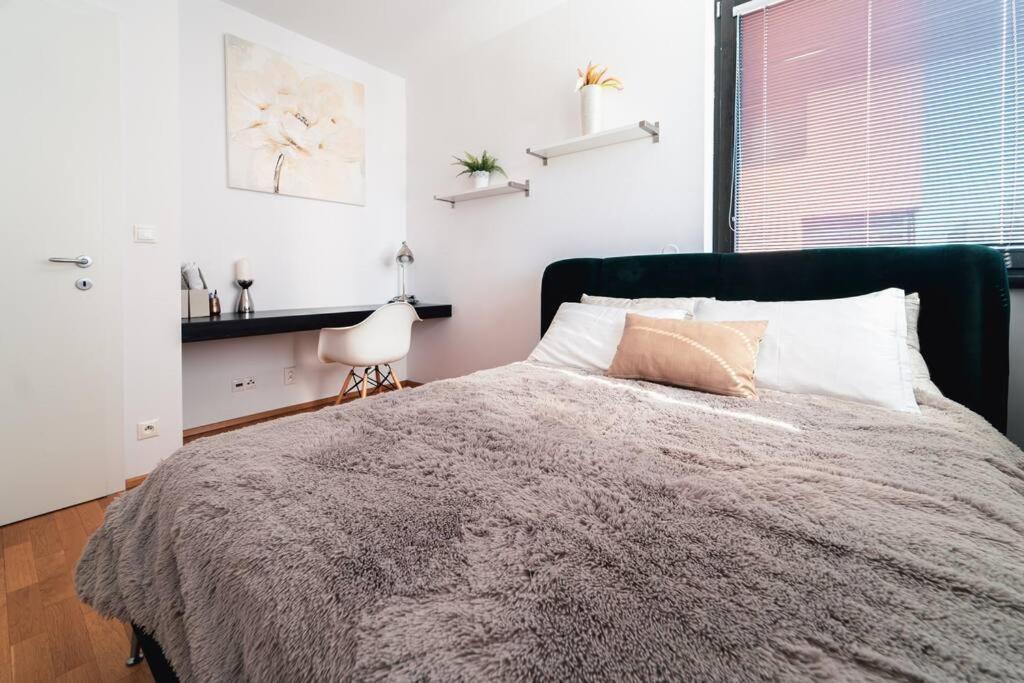 Prague Marina River View Apartment Close To City Centre Free Parking Екстериор снимка