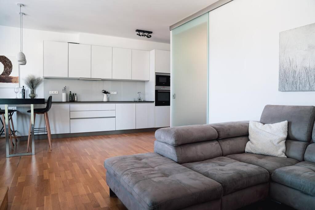 Prague Marina River View Apartment Close To City Centre Free Parking Екстериор снимка
