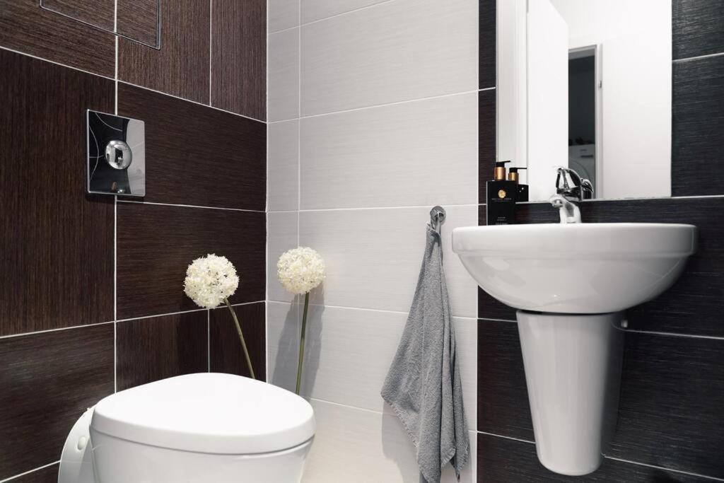 Prague Marina River View Apartment Close To City Centre Free Parking Екстериор снимка